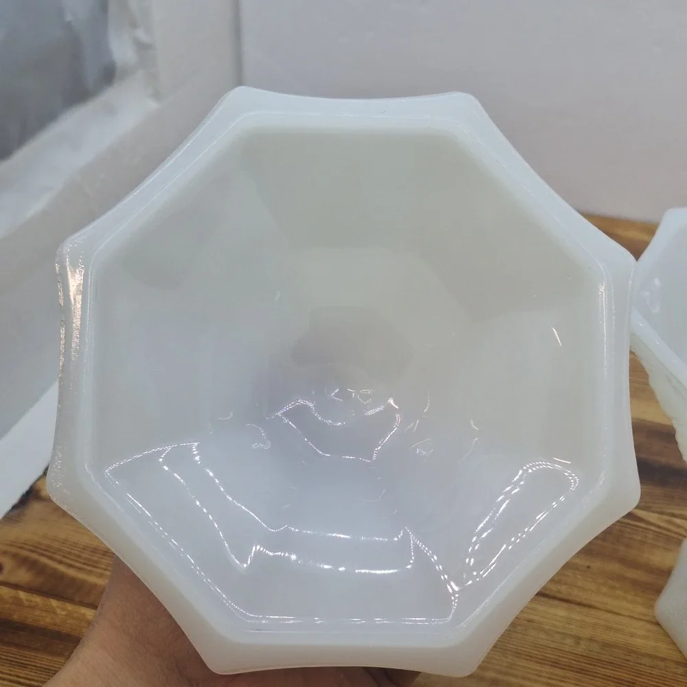 Vintage Anchor Hocking Milk Glass Candy Dish with Lid. Grape Pattern.‎